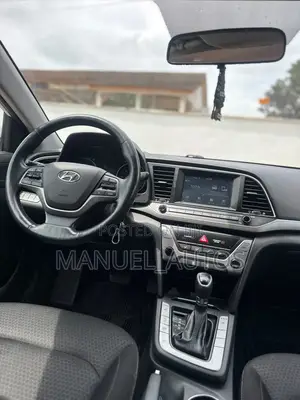 Hyundai Elantra Limited Sedan FWD (2.0L 4cyl 6A) 2017 White