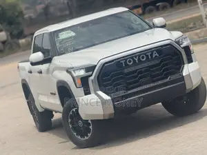 Toyota Tundra 2023 White