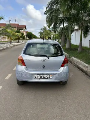 Toyota Vitz 1.0 FWD 3dr 2010 Silver