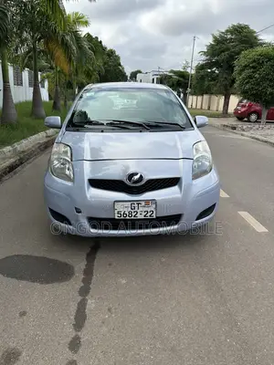 Toyota Vitz 1.0 FWD 3dr 2010 Silver