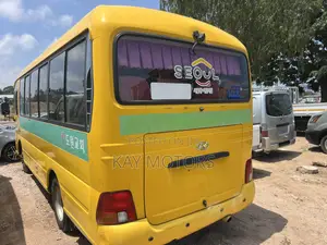 Hyundai County 2012 Yellow