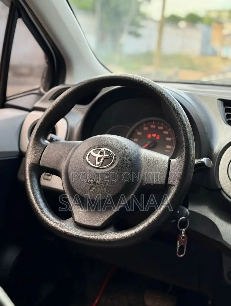 Toyota Vitz 1.0 FWD 5dr 2010 White
