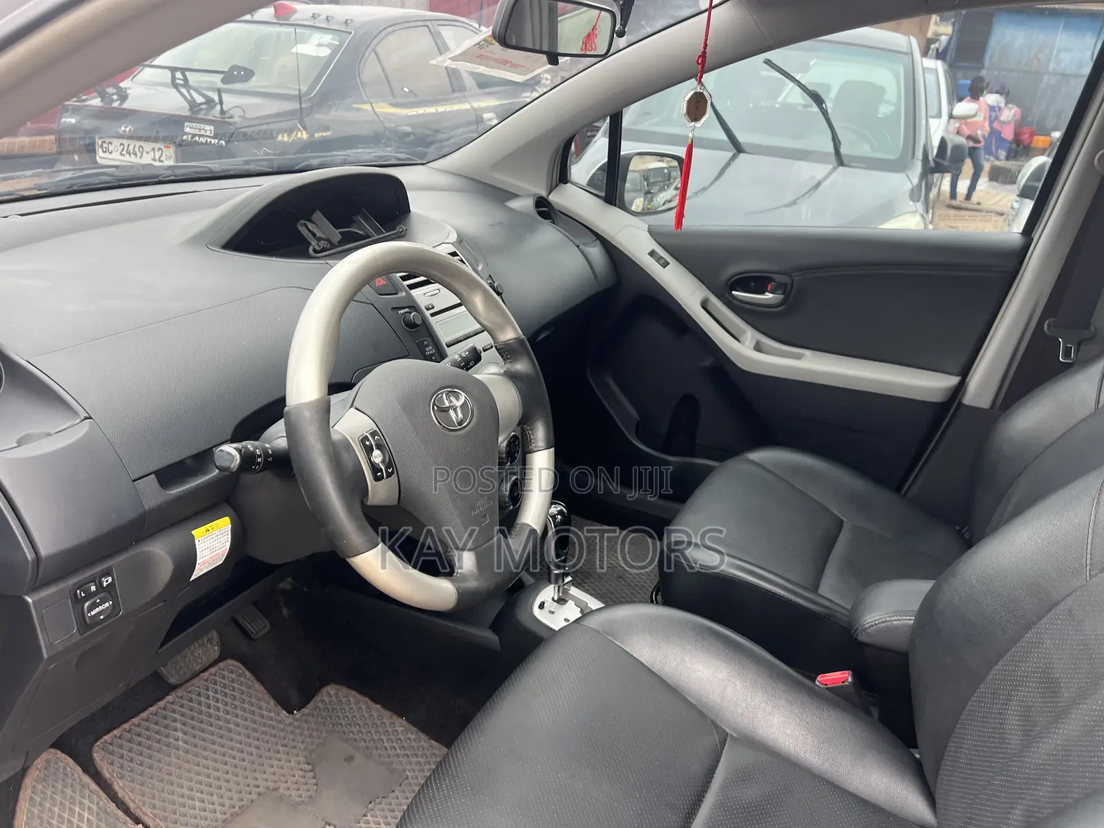 Toyota Yaris Base Hatchback 5dr 2010 Gray