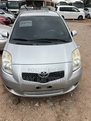 Toyota Yaris Base Hatchback 5dr 2010 Gray