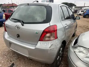 Toyota Yaris Base Hatchback 5dr 2010 Gray