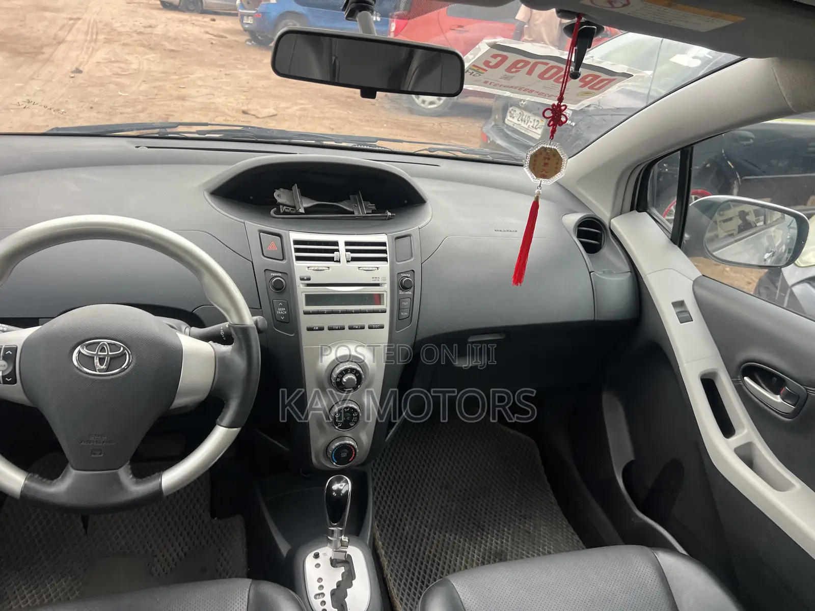 Toyota Yaris Base Hatchback 5dr 2010 Gray