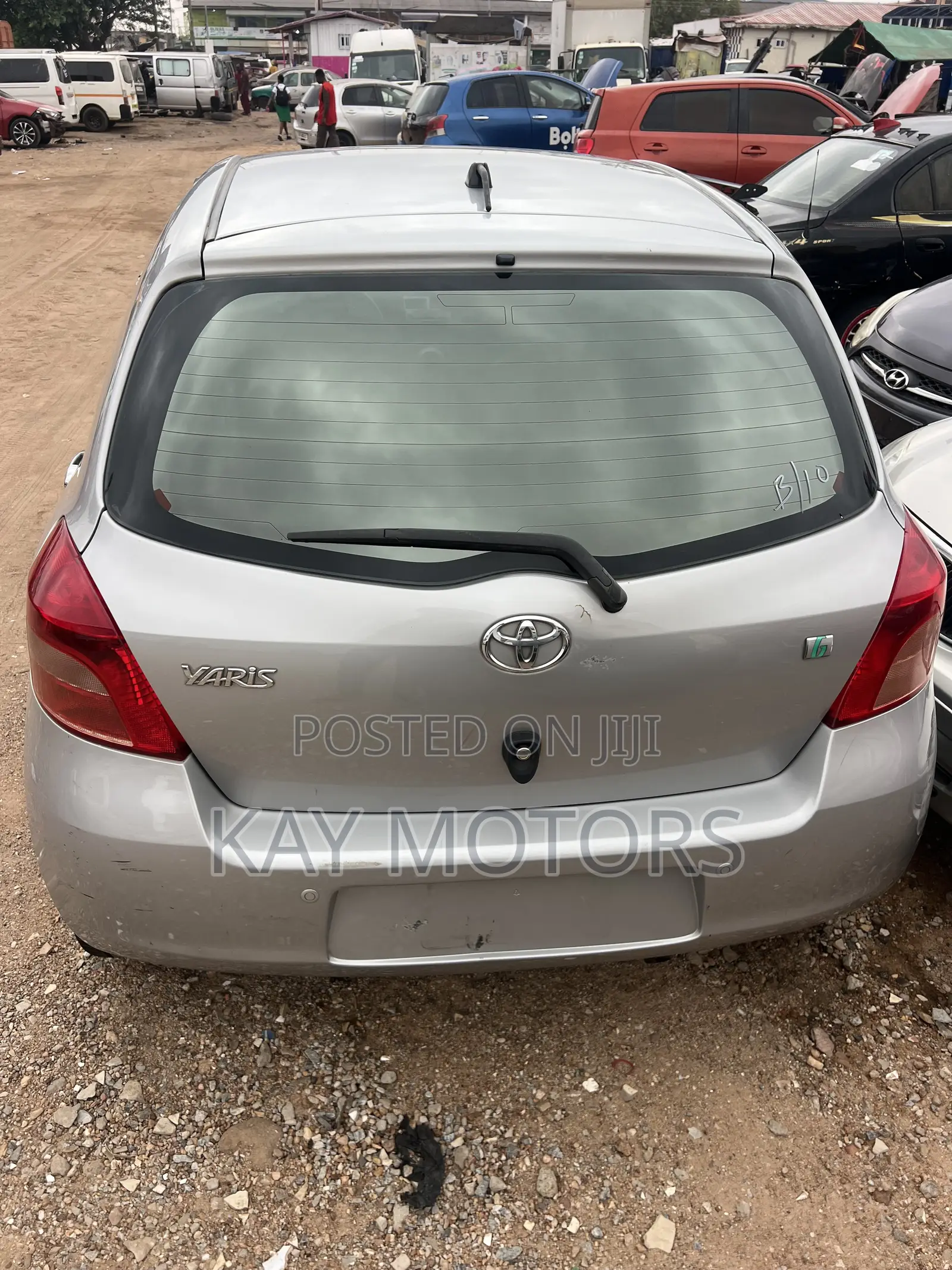 Toyota Yaris Base Hatchback 5dr 2010 Gray