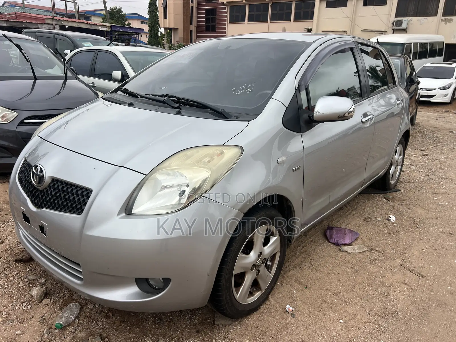 Toyota Yaris Base Hatchback 5dr 2010 Gray