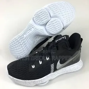 Nike Lebron Witness v Basketball Sneaker