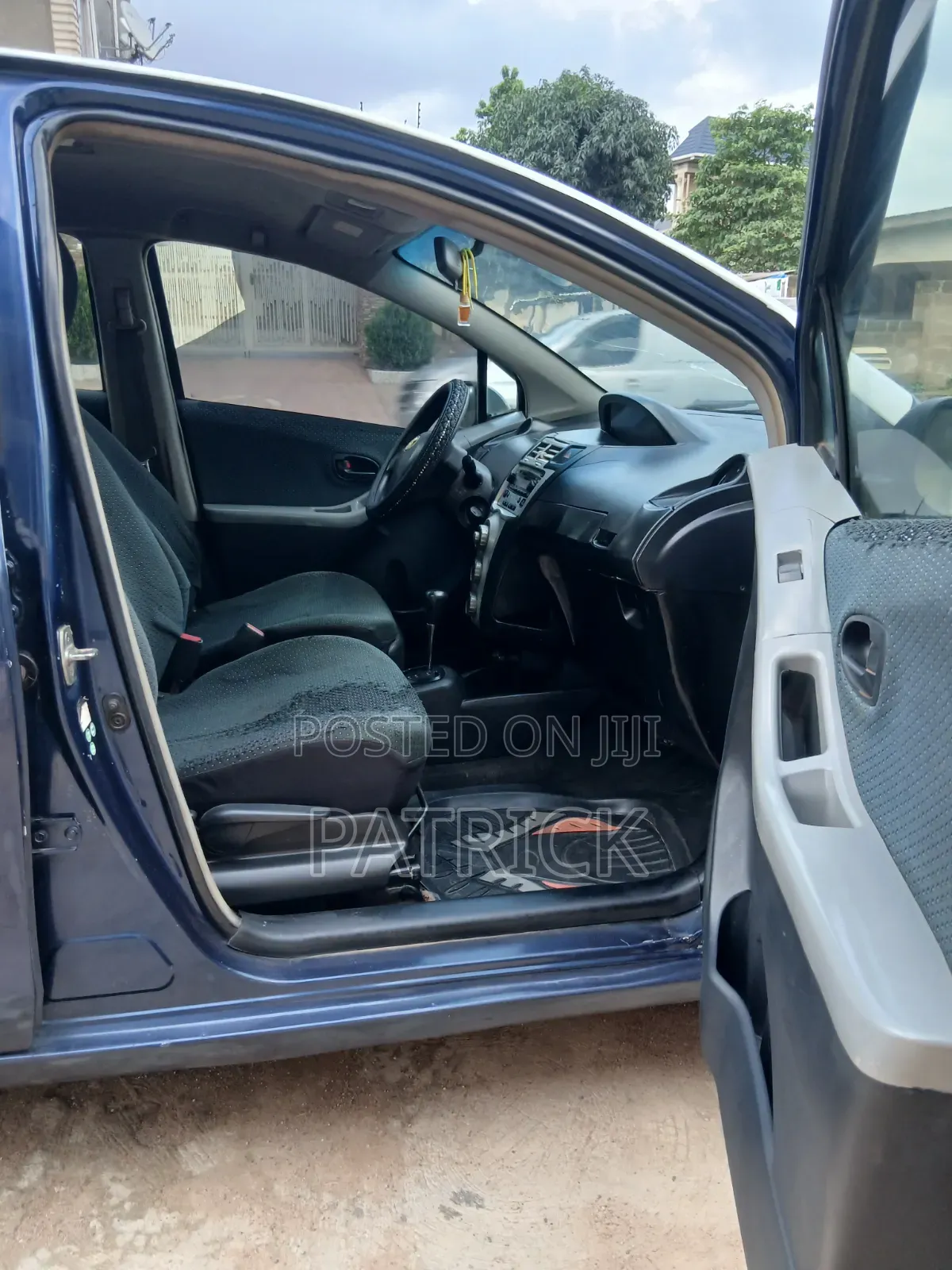 Toyota Vitz 2010 Blue