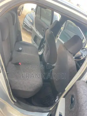 Toyota Vitz 2010 Silver