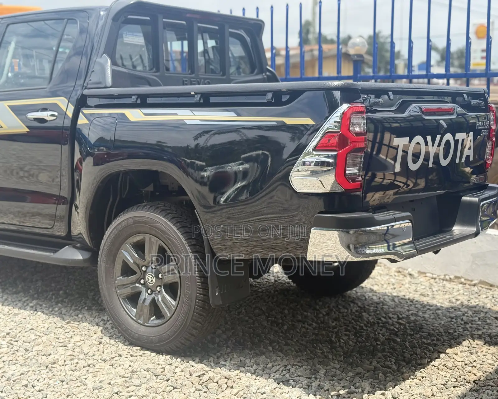 New Toyota Hilux 2025 Black