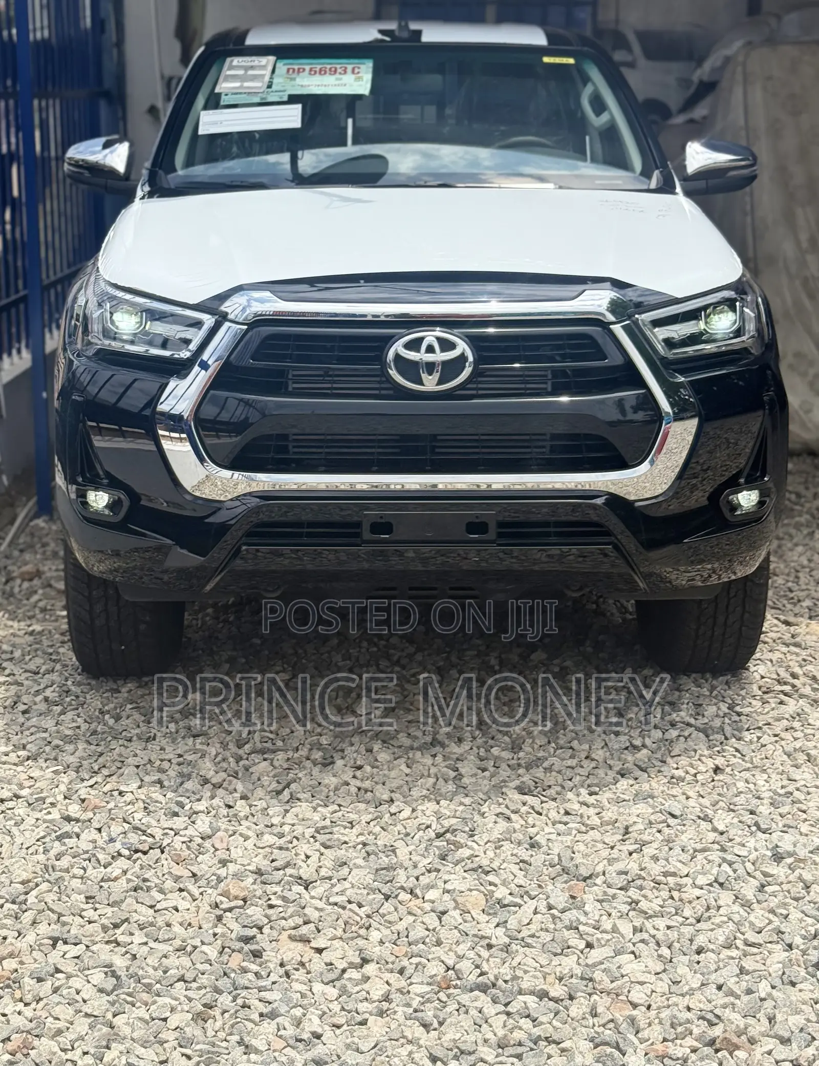 New Toyota Hilux 2025 Black