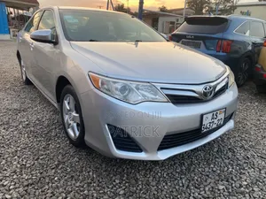 Toyota Camry SE 4dr Sedan (2.5L 4cyl 6A) 2014 Silver
