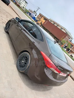 Hyundai Elantra 2012 Brown