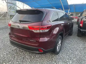 Toyota Highlander LE 4x2 (2.7L 4cyl 6A) 2016 Red