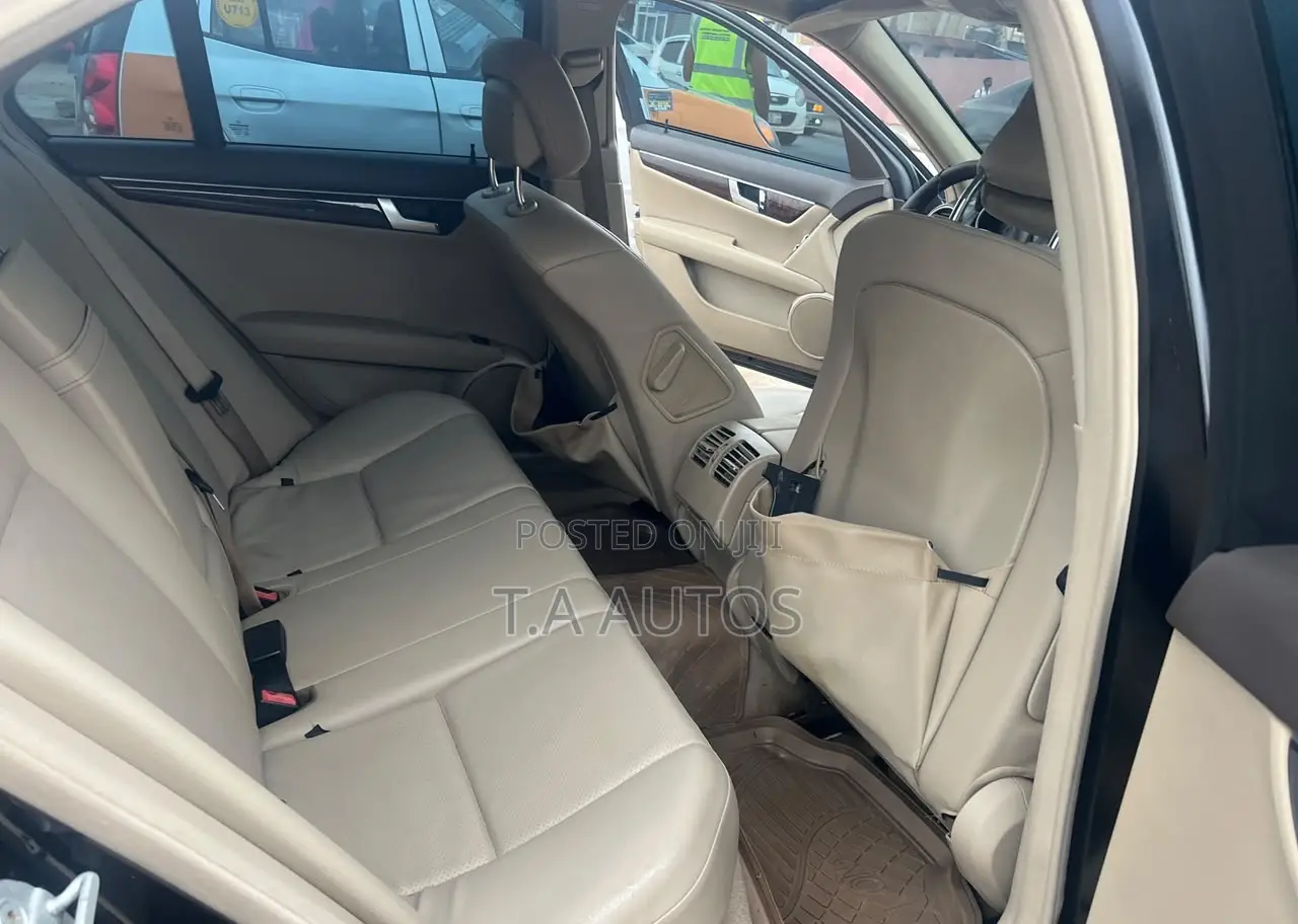 Mercedes-Benz C250 2014 Black