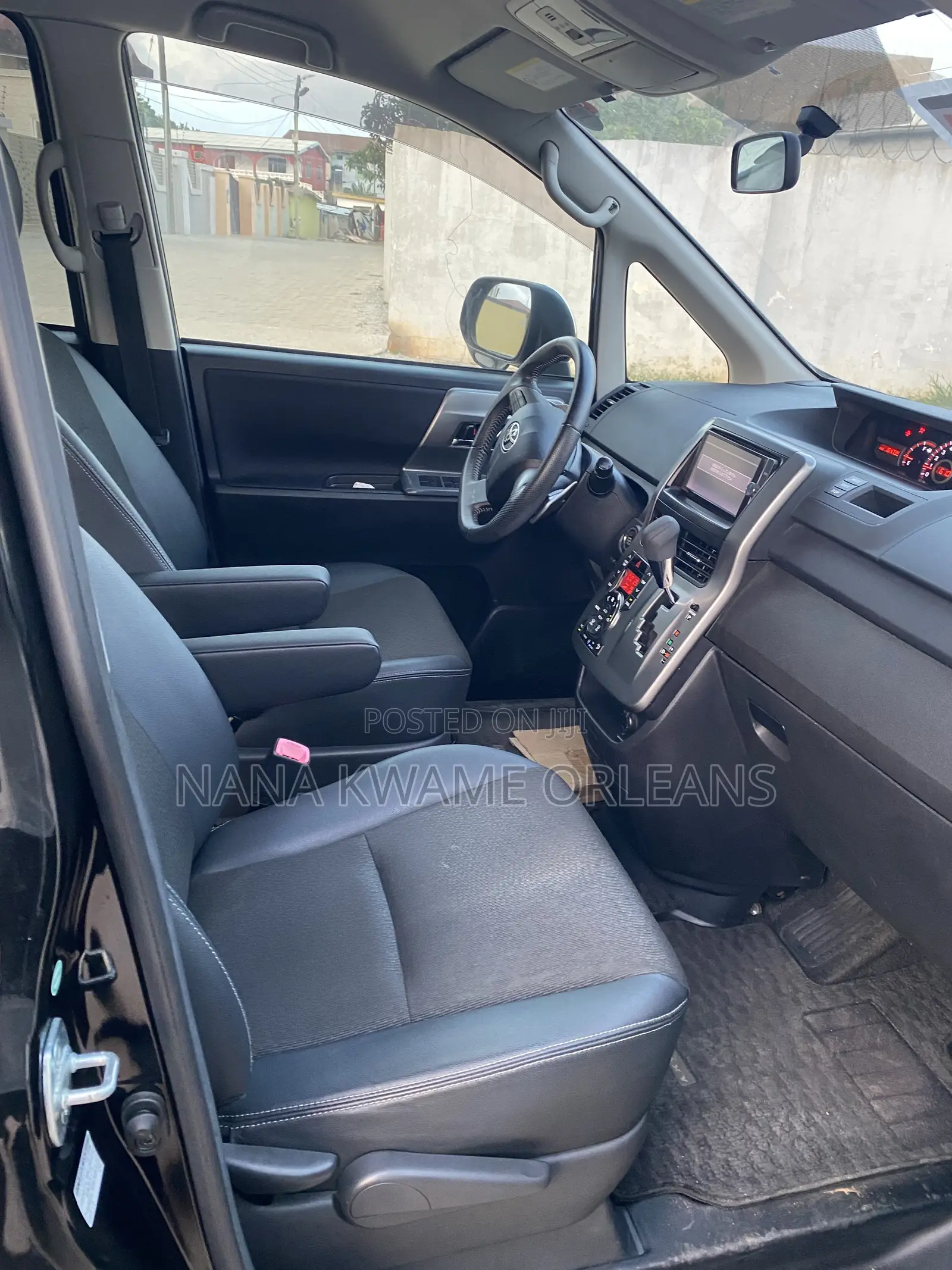 Toyota Voxy 2014 Black