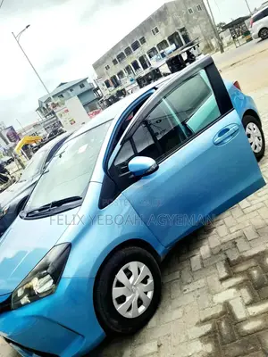 Toyota Vitz 1.3 FWD 5dr 2015 Blue