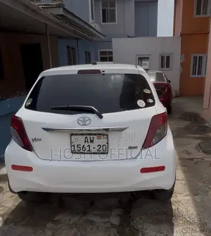 Toyota Vitz 1.3 FWD 5dr 2012 White