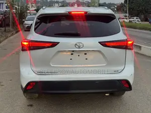Toyota Highlander Platinum AWD 2023 White