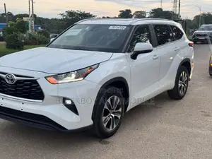 Toyota Highlander Platinum AWD 2023 White