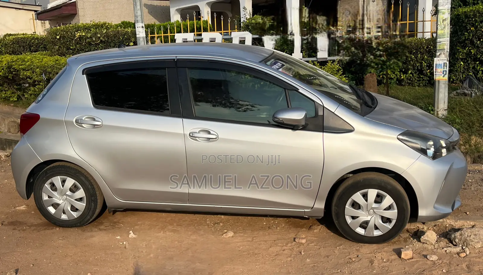Toyota Vitz 1.0 FWD 5dr 2015 Silver