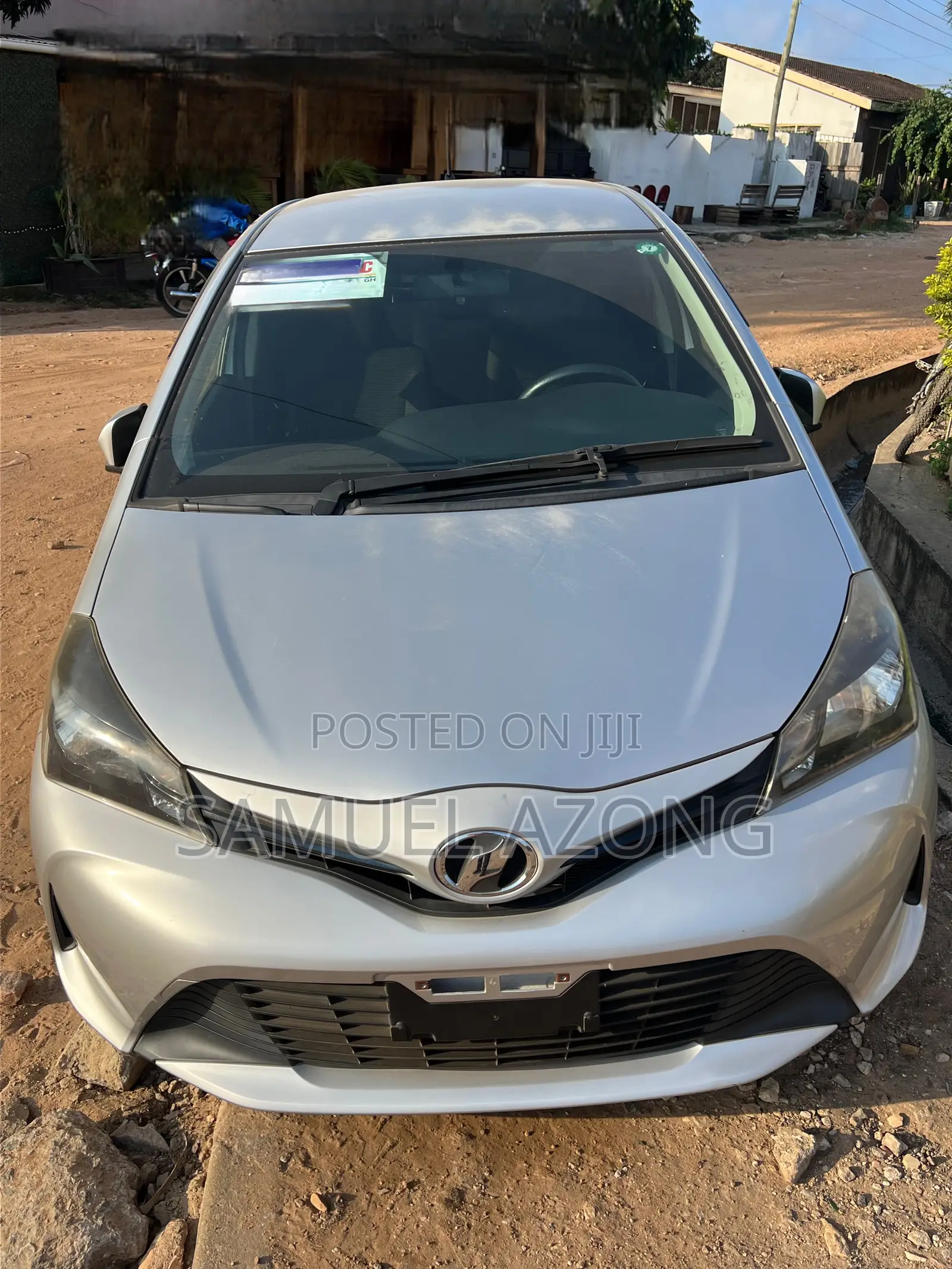 Toyota Vitz 1.0 FWD 5dr 2015 Silver