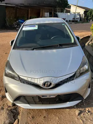 Toyota Vitz 1.0 FWD 5dr 2015 Silver