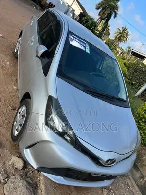 Toyota Vitz 1.0 FWD 5dr 2015 Silver