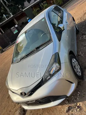 Toyota Vitz 1.0 FWD 5dr 2015 Silver