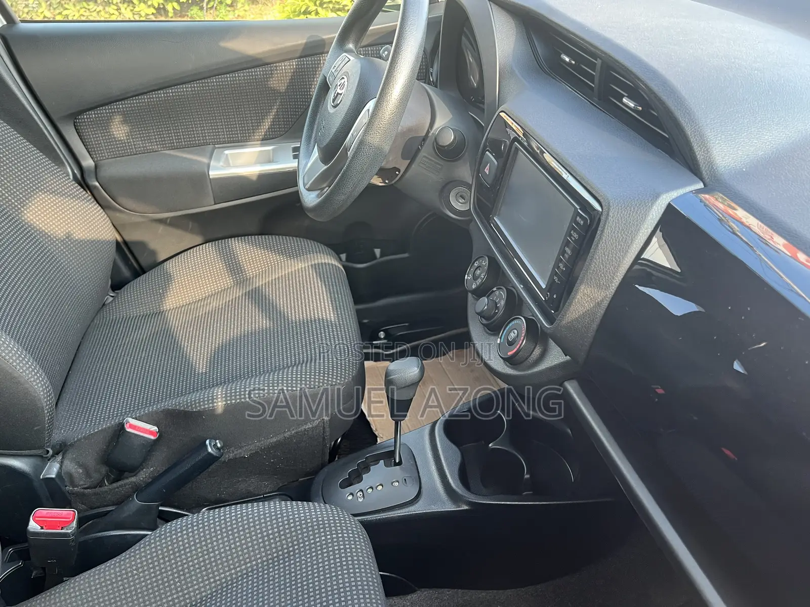 Toyota Vitz 1.0 FWD 5dr 2015 Silver