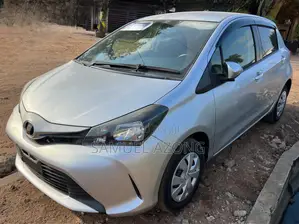 Toyota Vitz 1.0 FWD 5dr 2015 Silver