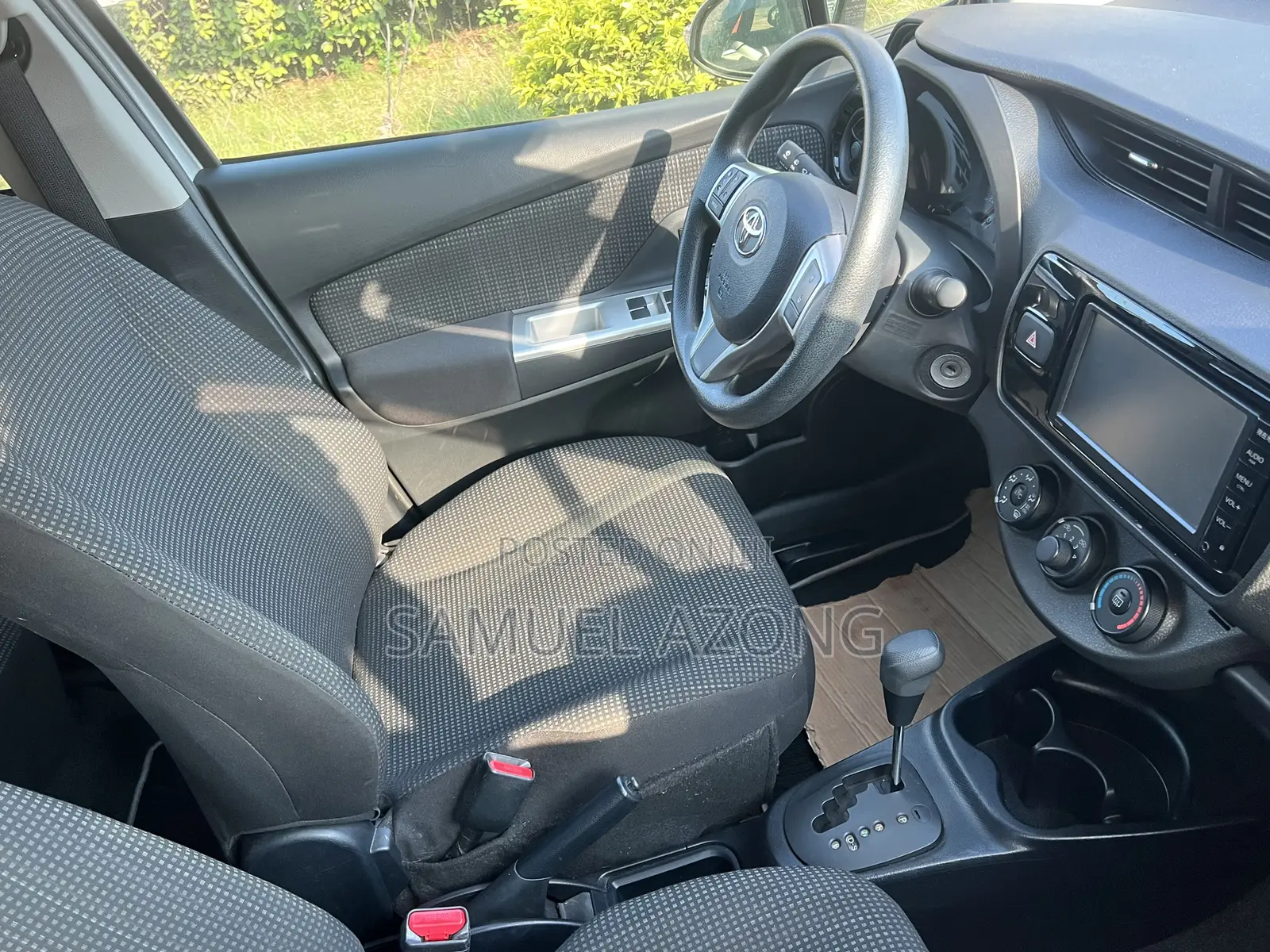 Toyota Vitz 1.0 FWD 5dr 2015 Silver