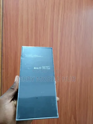 New Samsung Galaxy Z Flip4 512 GB Gold