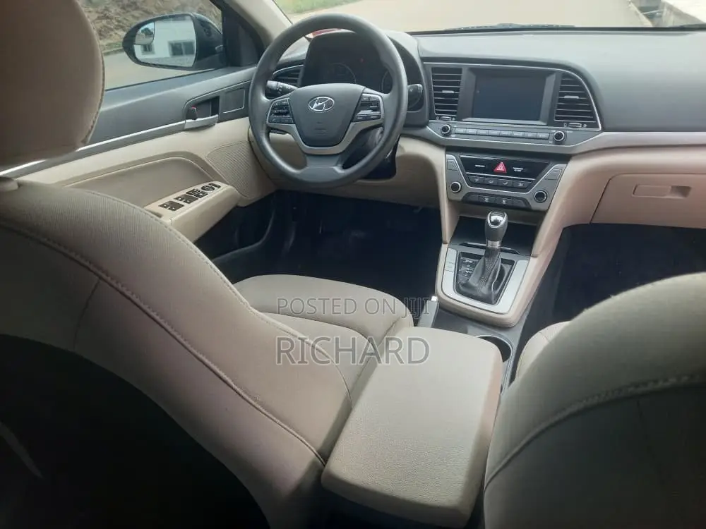 Hyundai Elantra SE Sedan FWD (2.0L 4cyl 6M) 2017 Black