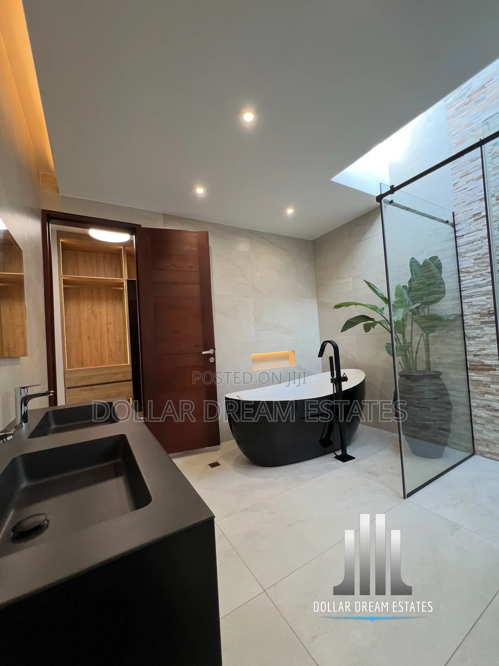 4bdrm House in Adenta for sale