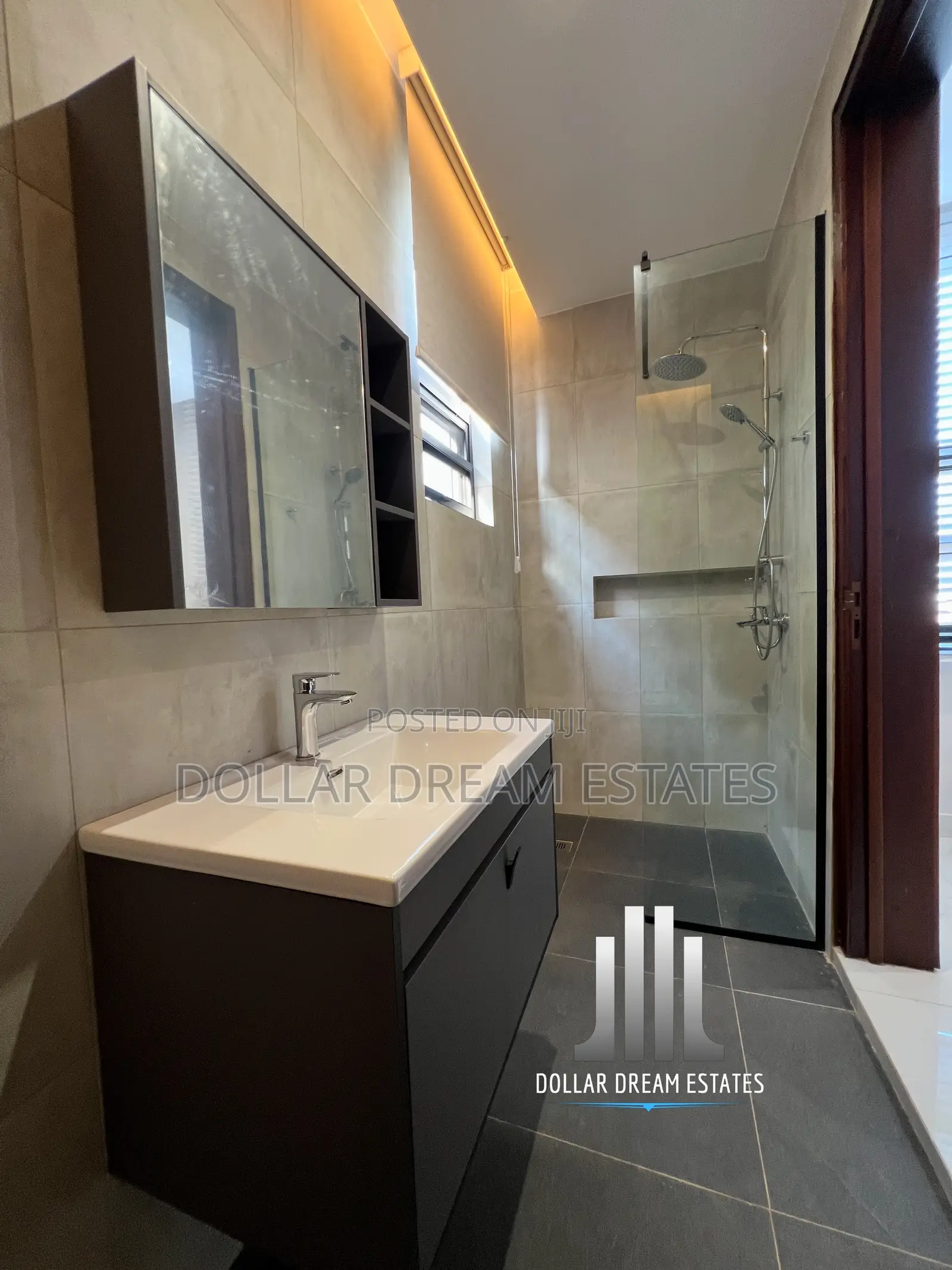 4bdrm House in Adenta for sale