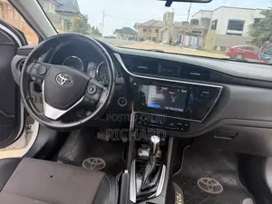 Toyota Corolla SE Special Edition 4dr Sedan (1.8L 4cyl CVT) 2017 White