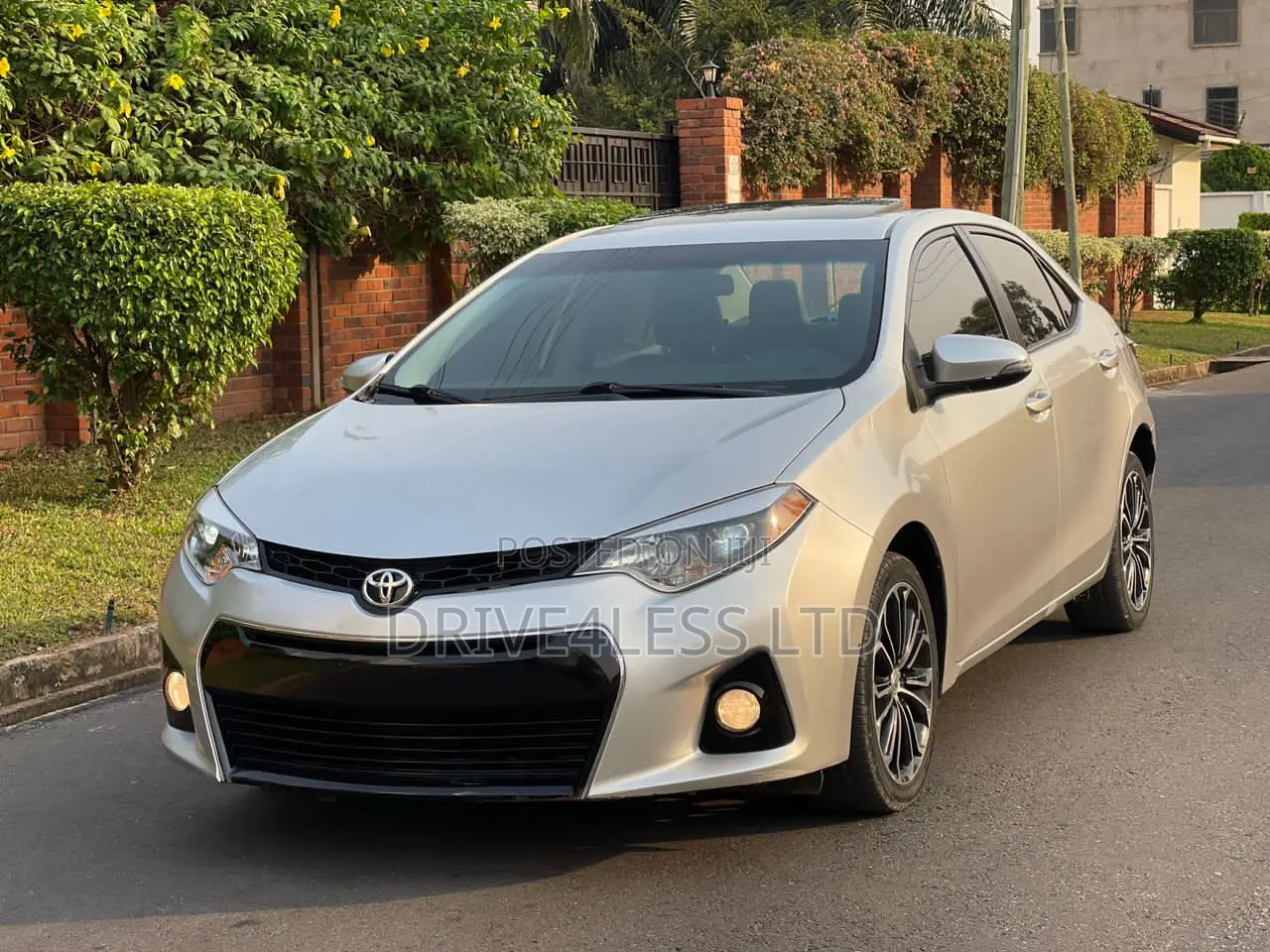 Toyota Corolla S Premium 4dr Sedan (1.8L 4cyl CVT) 2016 Silver