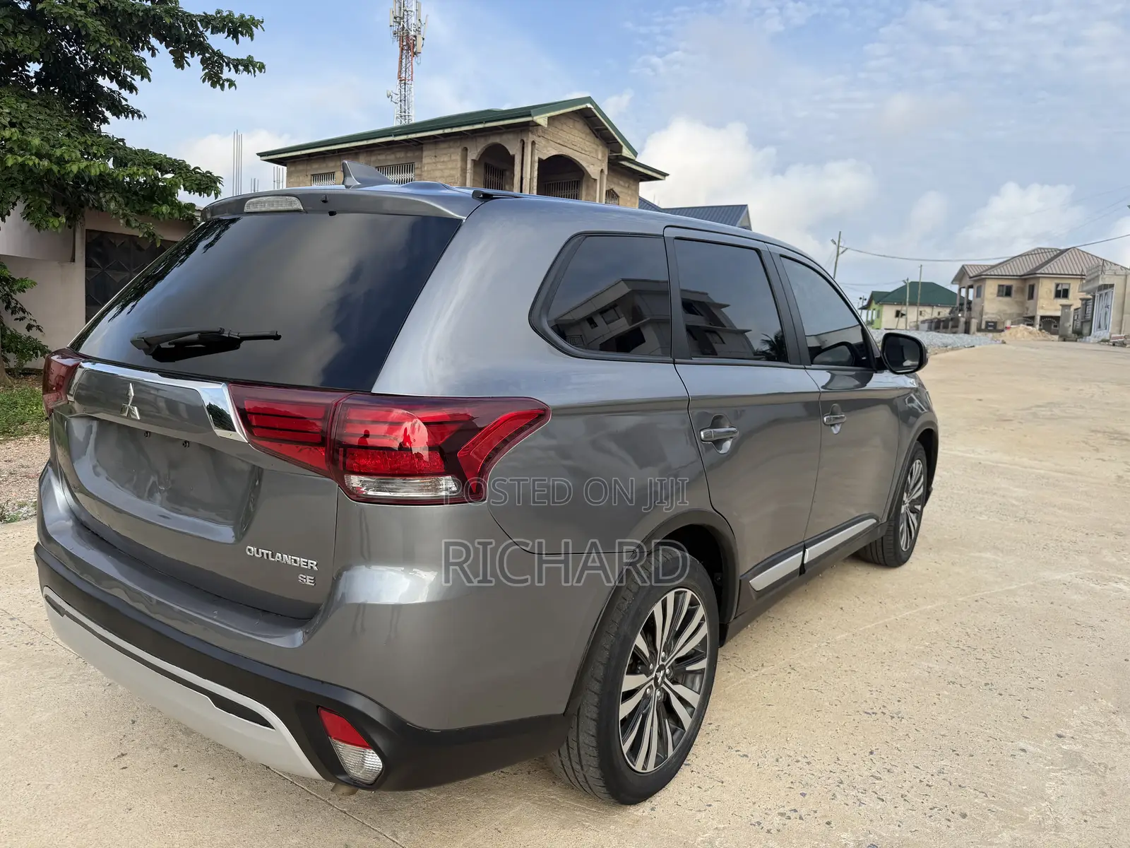 Mitsubishi Outlander SE FWD 2019 Gray
