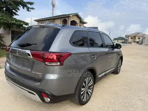 Mitsubishi Outlander SE FWD 2019 Gray