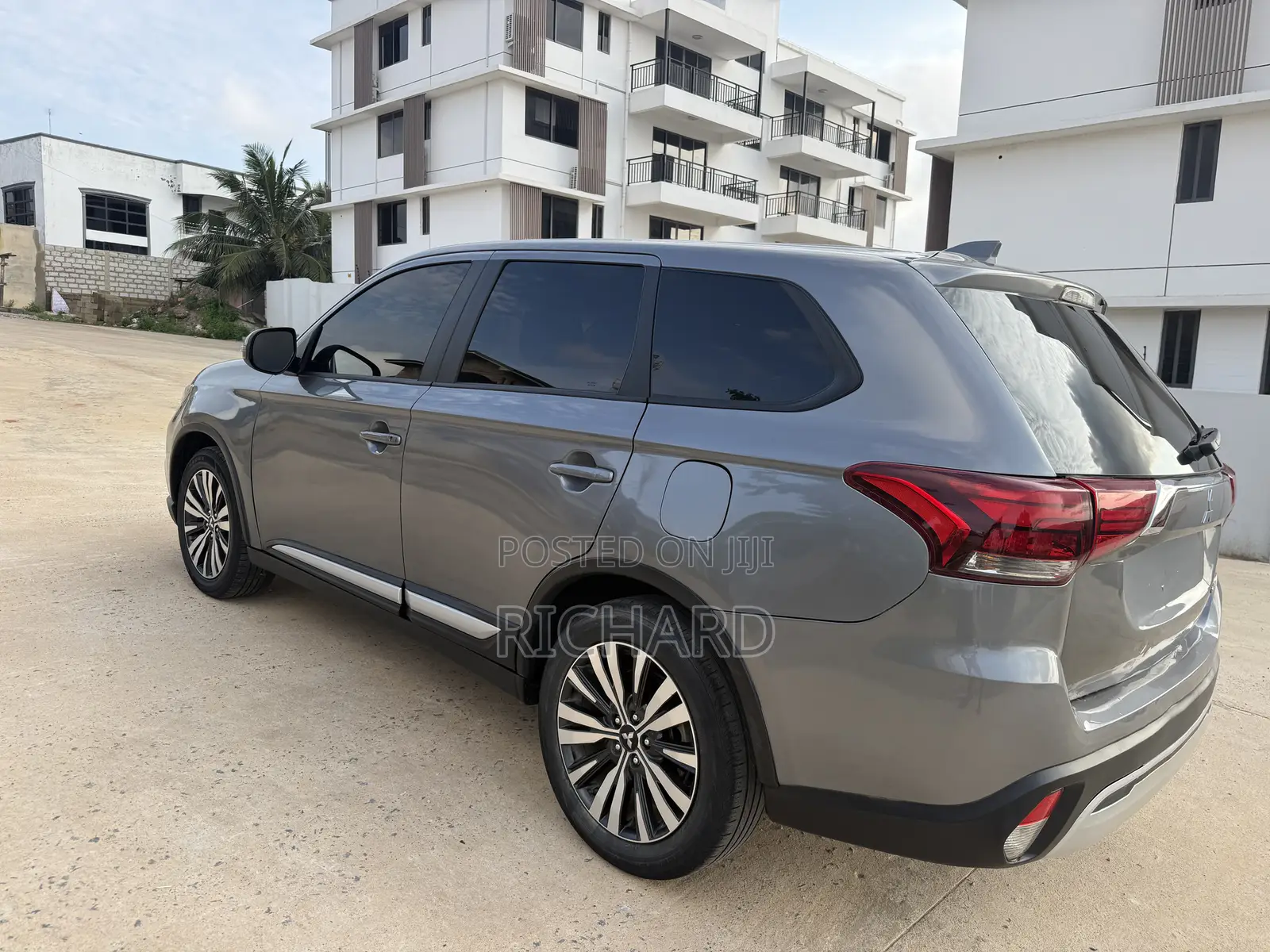 Mitsubishi Outlander SE FWD 2019 Gray