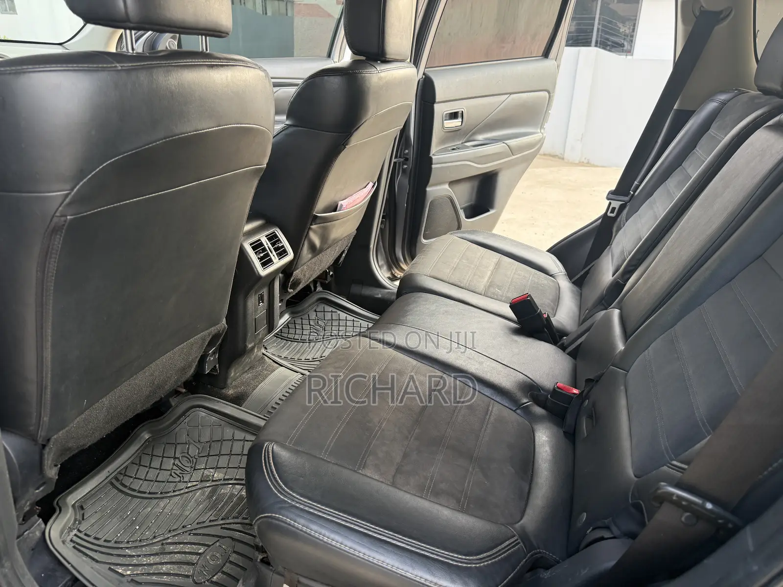Mitsubishi Outlander SE FWD 2019 Gray