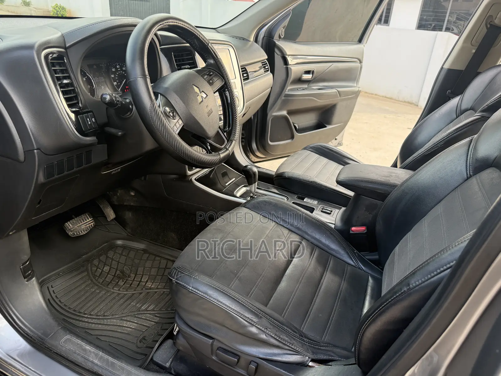 Mitsubishi Outlander SE FWD 2019 Gray