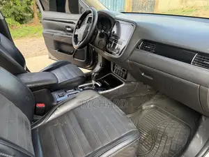 Mitsubishi Outlander SE FWD 2019 Gray