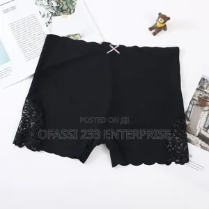 Lace in-Style Athletic Yoga Short