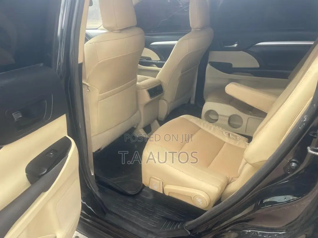 Toyota Highlander LE 4x2 (2.7L 4cyl 6A) 2018 Black