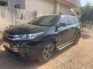 Toyota Highlander LE 4x2 (2.7L 4cyl 6A) 2018 Black