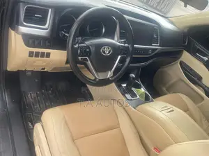 Toyota Highlander LE 4x2 (2.7L 4cyl 6A) 2018 Black